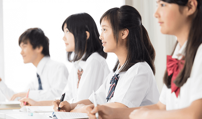 先生の指導の下一斉授業